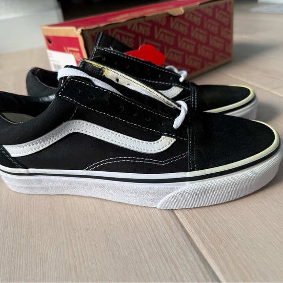 Vans Shoes - Vans Old Skool Black White Sneakers Women’s 8 Men’s 6.5 Low Top Skate Shoes NWT